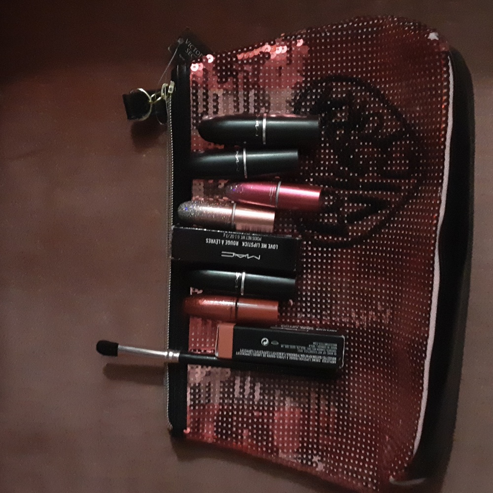 COPY - Mac bundle matte lipsticks some new with tags some new with out,never sw…
